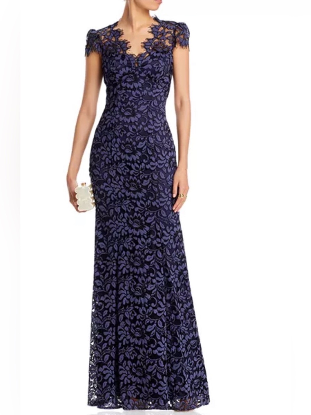 Eliza J
Scalloped-Edge Lace Gown -